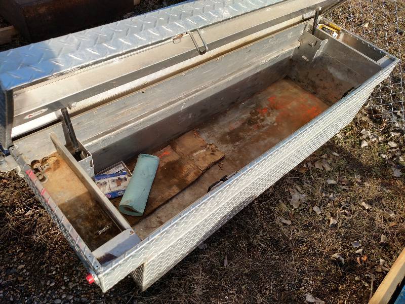 lot 10 image: Aluminum Saddle Tool Box, Fits Ful...