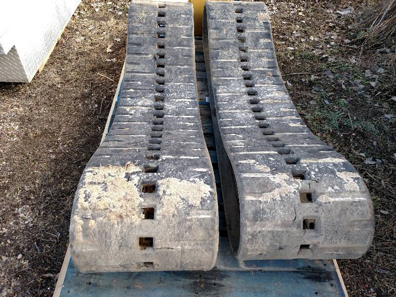lot 16 image: Skid Loader Tracks