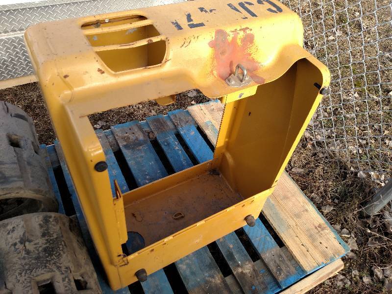 lot 17 image: Caterpillar Toolbox