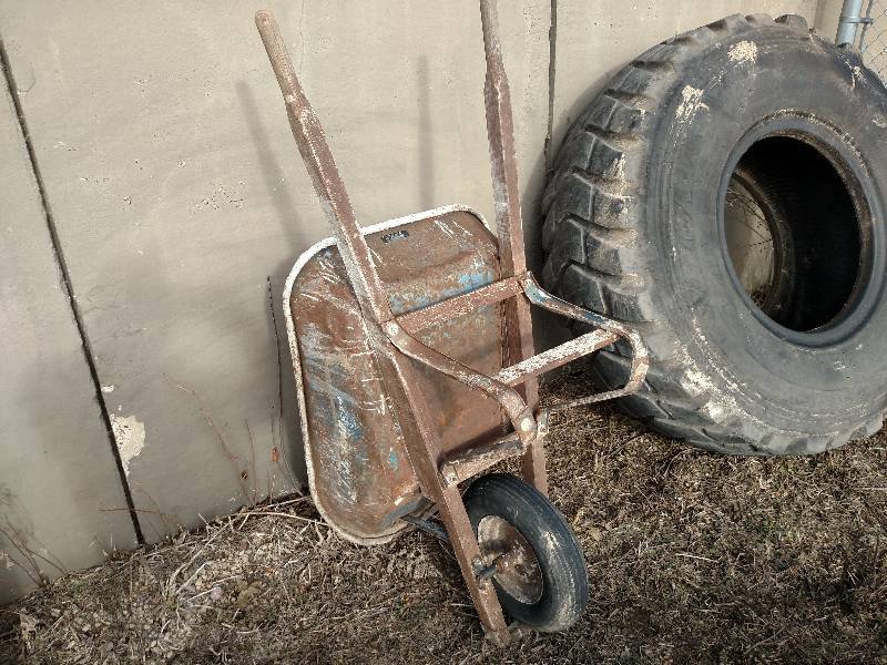 lot 19 image: Wheel Barrow ...