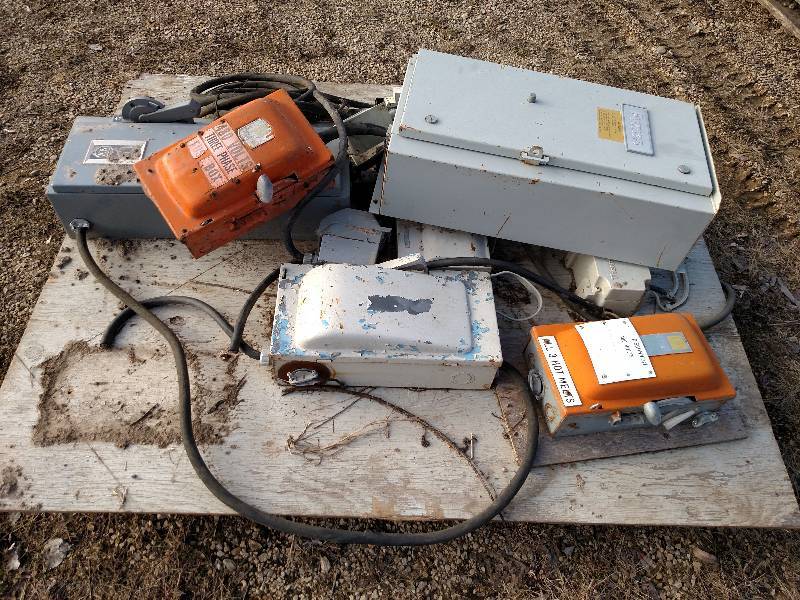 lot 23 image: Power Distribution Box...