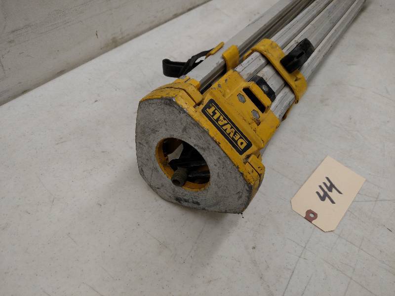 lot 44 image: Dewalt Tripod...