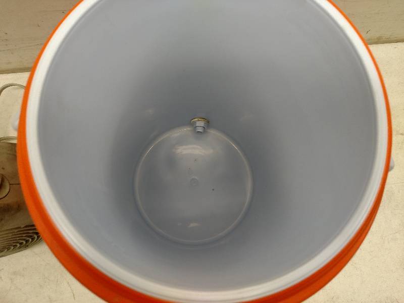 lot 88 image: Gatorade Cooler & Heater...