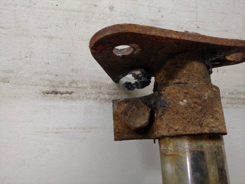 lot 117 image: (2) Fenders...