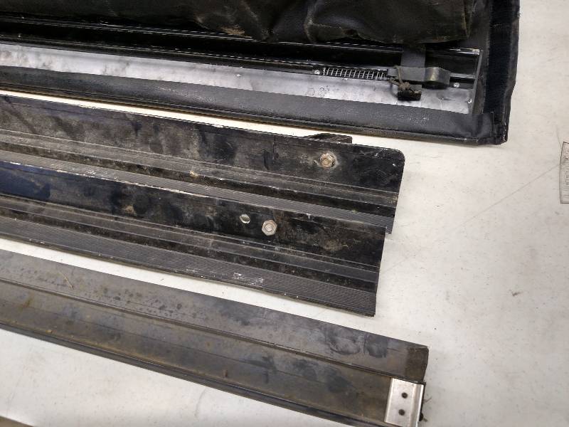 lot 124 image: Agri-Cover Tonneau Cover Fits 2007 ...