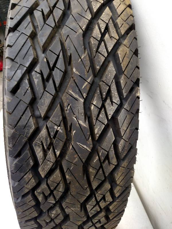 lot 129 image: Bridgestone Dueler RVT P23570R17 T...