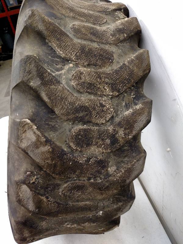 lot 130 image: Regency 10-16.5 8 Ply Skid Loader T...