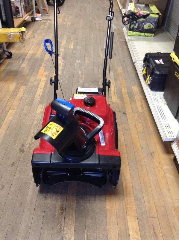 Toro Power Clear 518 ZE 18 in. Single-Stage Gas Snow Blower in like new condition