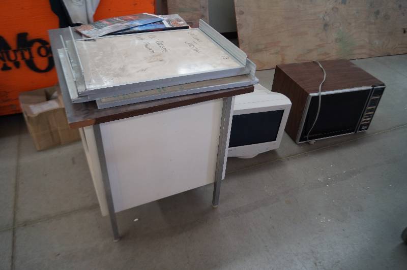 TableWhiteboardsMicrowave