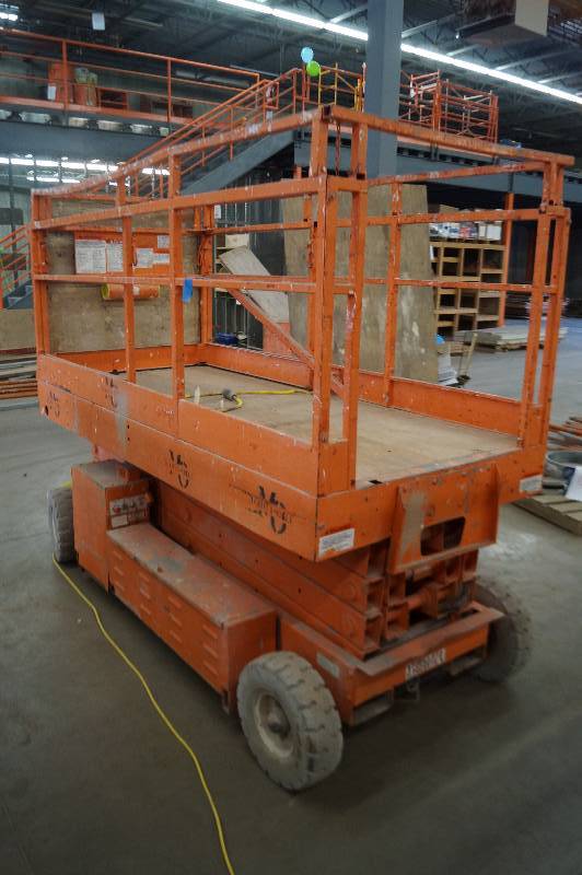 JLG Scissor Lift