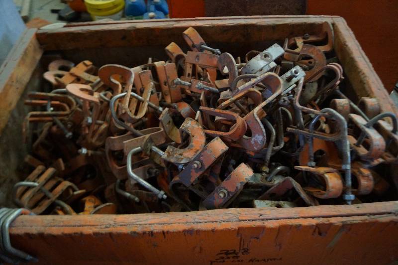 20 Put-Log Hangers