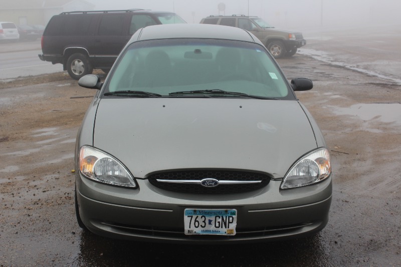 2003 Ford Taurus SE