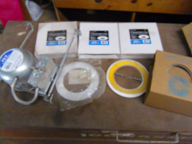 lot 19 image: Recessed Lighting Parts