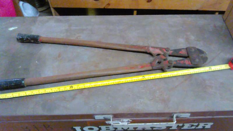 lot 32 image: Bolt Cutter, 36 Inches long