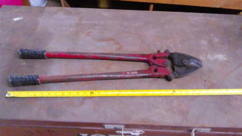 lot 33 image: Bolt Cutter, 29 Inches long