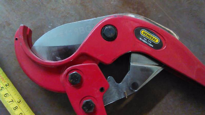lot 34 image: 2.5 Inch Blader Pipe Cutter, by General, Model 118BR