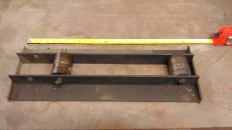 lot 48 image: 2 ft. Cast Roller System