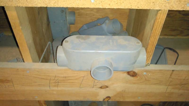 lot 73 image: 1 and 1 � inch Conduit T Boxes