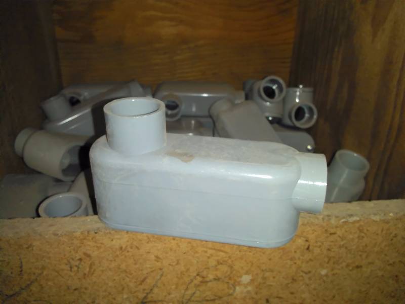 lot 74 image: � and � inch Conduit In-line Boxes