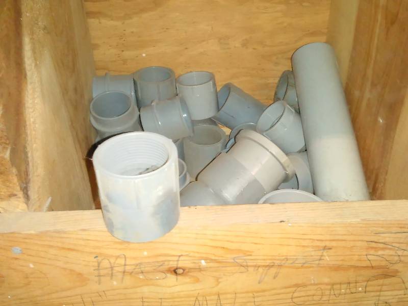 lot 81 image: 1 � inch couples and clips