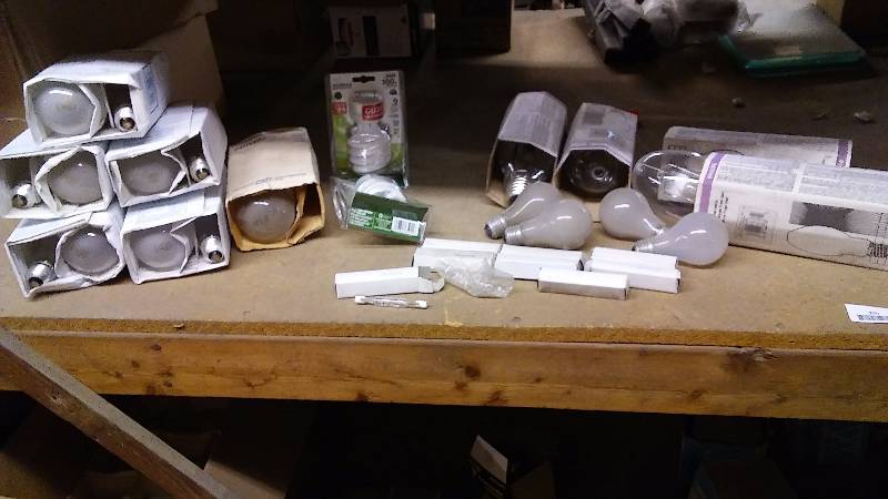 lot 135 image: Plethora of Light bulbs, Pulse Start Halid, Traditional Frosted, replacement work light bulbs