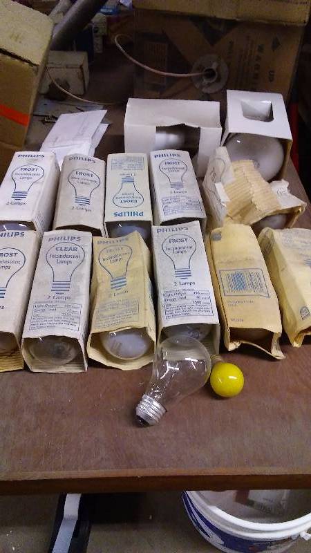 lot 136 image: Misc. Light bulbs Variety � See pictures