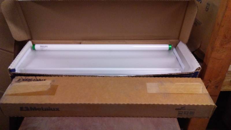 lot 142 image: Cooper MetaLux, by Cooper Lighting, New in Box 24-inch fluorescent bulbs