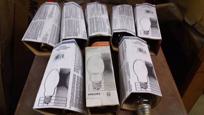 lot 148 image: Phillips Large Base Bulb (8) MH250