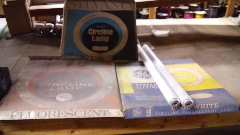 lot 152 image: 16 Inch Fluorescent Circle Lights (3) and 24 Inch Fluorescent Tubes (2)