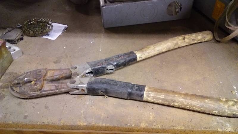 lot 176 image: Burndy 25 Inch Crimper 6-8