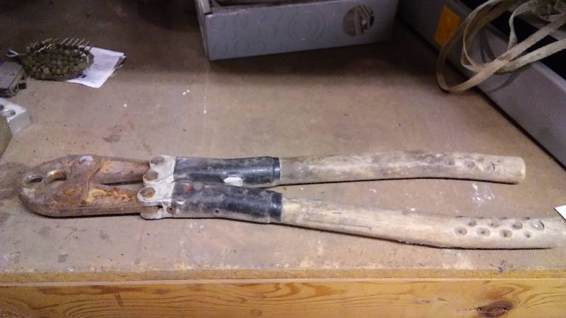 lot 177 image: Burndy 25 Inch Crimper 6-8