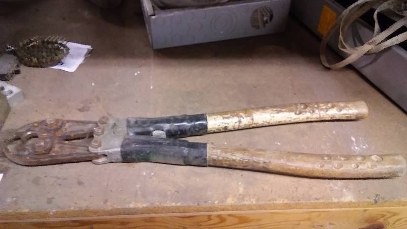 lot 178 image: Burndy 25 Inch Crimper 6-8