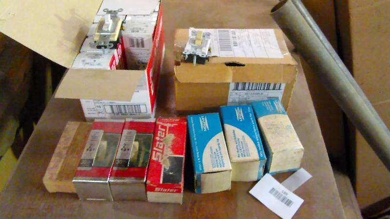 lot 189 image: Light Switches, Single Pole (about 20)