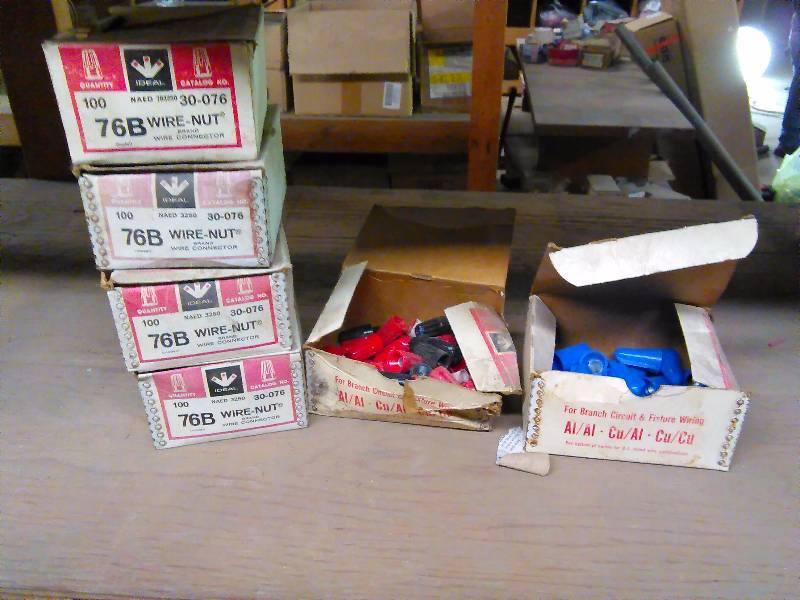 lot 202 image: Large Wire Nuts (500)
