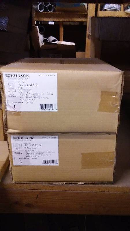 lot 213 image: Kiliark, 1500 W Quartz Fixture, lamp not included, � inch swivel knuckle Mount (2)