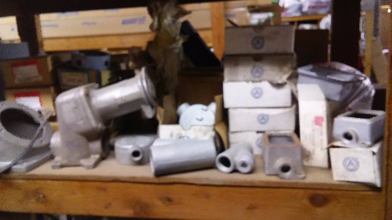 lot 245 image: Explosion Proof Cast Boxes (6), Model Cast Device Box, Shallow Type FS � inch (6)