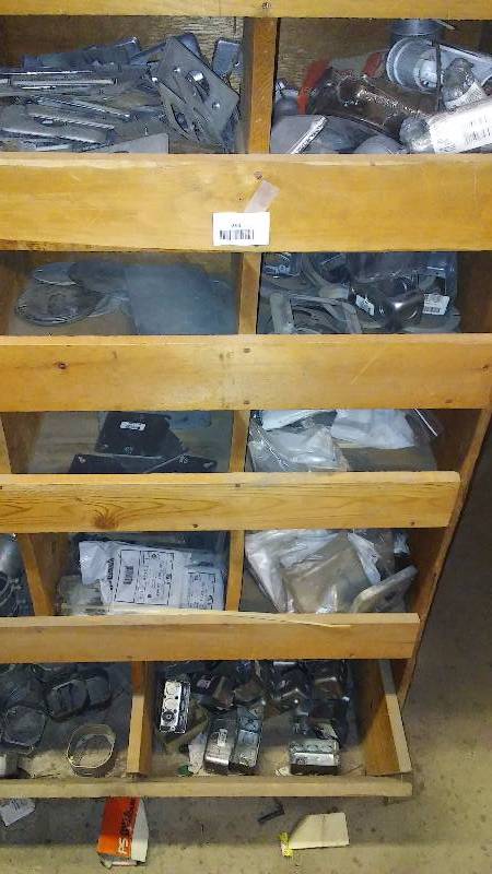 lot 284 image: Assortment of Galvanized andor zinc plated fittings � See pictures for full detail