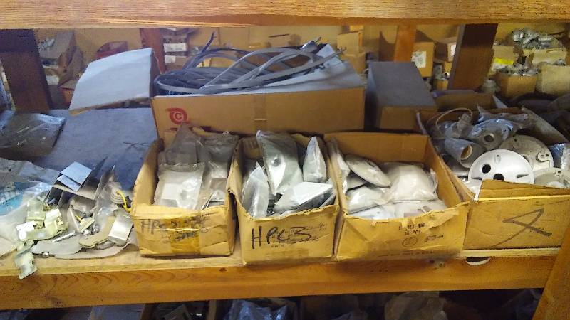 lot 286 image: Mounting Plates (exterior lights), galvanized and alloy