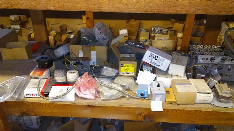 lot 287 image: Drum Switches, Fractional Horse Power Manual Starter, Light Kit Mounts and more