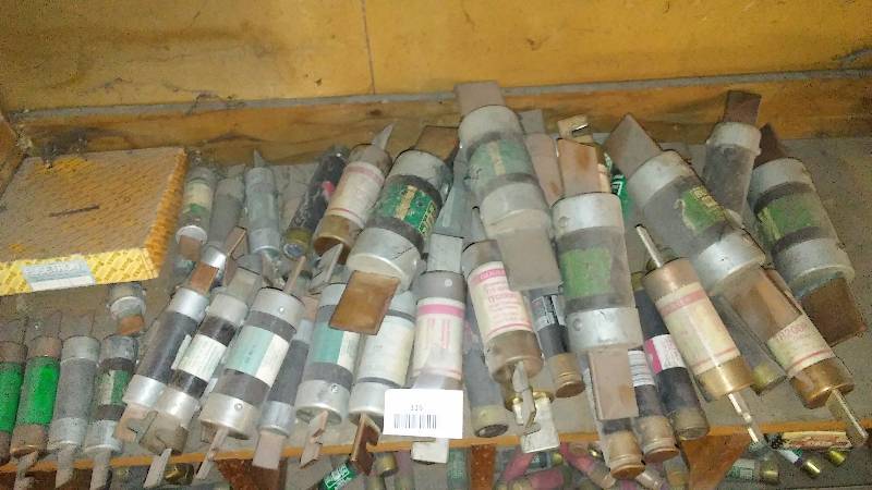 lot 316 image: Heavy Duty Cylinder Main Fuses (approx. 40)