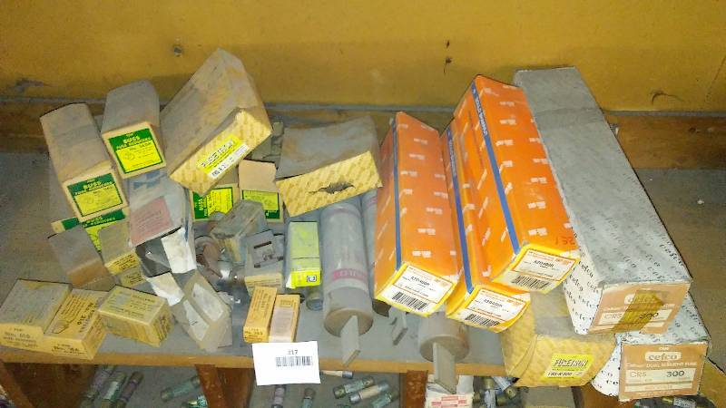 lot 317 image: Heavy Duty Cylinder Main Fuses (approx. 30)