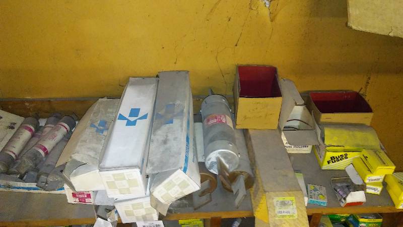 lot 318 image: Heavy Duty Cylinder Main Fuses and smaller (approx. 30)