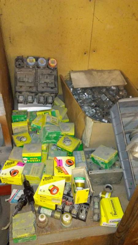 lot 324 image: Buss Fuse Stats, Fuse Tron, Time Delay Fuses and more