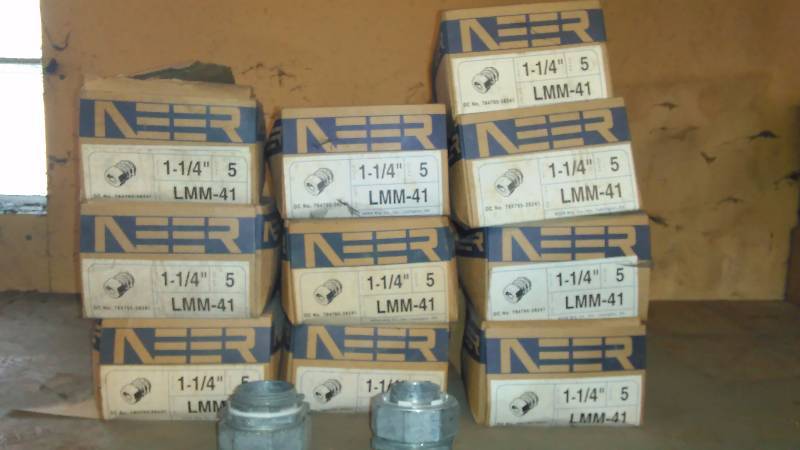 lot 350 image: Liquid Tight 1 � inch straight connector (48)