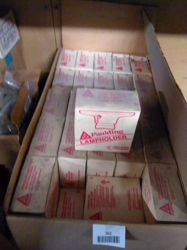 lot 362 image: Porcelain Pull Chain Light Receptacle (49)