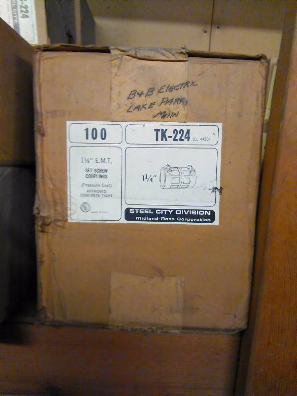 lot 364 image: One Case of 1 � Inch E.M. T. Set Screw Couplings (100 total Count)