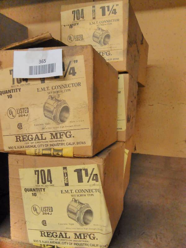 lot 365 image: 8 box of 10, 1 � inch E.M. T. Connector Set Screw Type