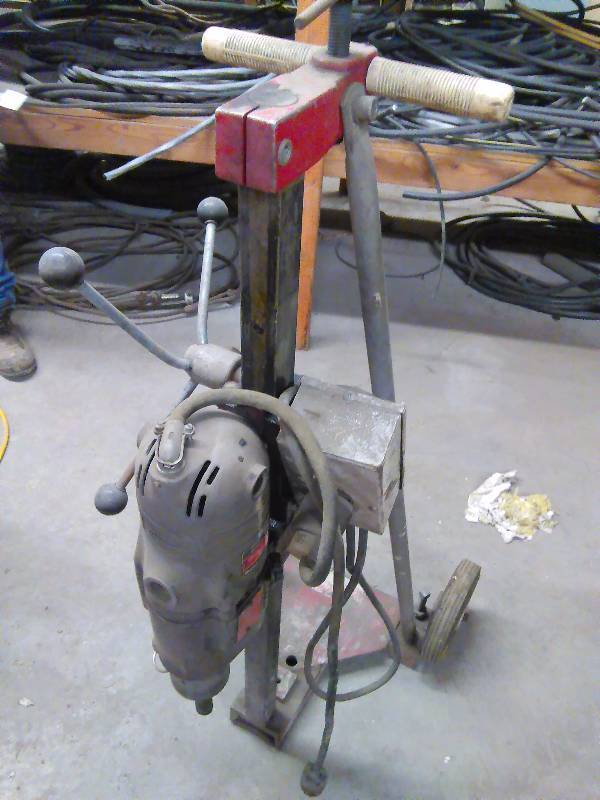 lot 529 image: Milwaukee VacuRig - tested and works