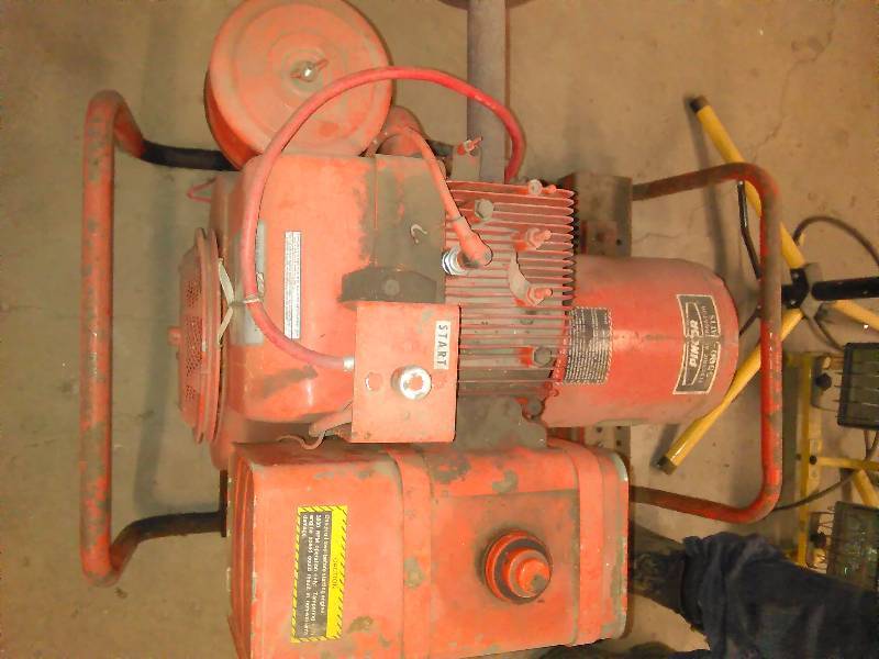 lot 535 image: Generator, Pincore 5500 W, 18 HP Briggs and Stratton, Electric Start, on Skids