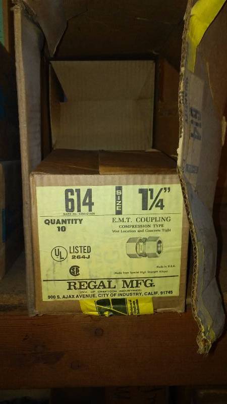 lot 390 image: 1 � Inch E.M.T.  Coupling Compression Type (80)